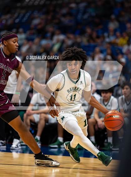 Thumbnail 1 in Waco Meyer vs. Hearne (UIL 2A Basketball Division I Final) photogallery.