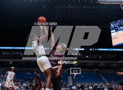 Thumbnail 2 in Waco Meyer vs. Hearne (UIL 2A Basketball Division I Final) photogallery.
