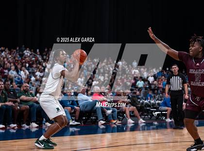 Thumbnail 2 in Waco Meyer vs. Hearne (UIL 2A Basketball Division I Final) photogallery.