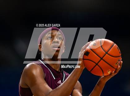 Thumbnail 2 in Waco Meyer vs. Hearne (UIL 2A Basketball Division I Final) photogallery.