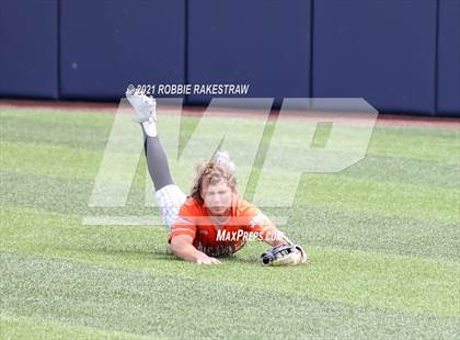 Thumbnail 2 in Rockwall vs. Rockwall-Heath (UIL 6A Regional Finals Game 3) photogallery.