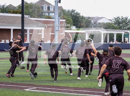 Thumbnail 3 in Rockwall vs. Rockwall-Heath (UIL 6A Regional Finals Game 3) photogallery.