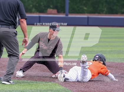 Thumbnail 2 in Rockwall vs. Rockwall-Heath (UIL 6A Regional Finals Game 3) photogallery.