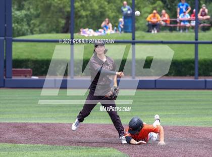 Thumbnail 2 in Rockwall vs. Rockwall-Heath (UIL 6A Regional Finals Game 3) photogallery.