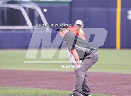 Thumbnail 2 in Rockwall vs. Rockwall-Heath (UIL 6A Regional Finals Game 3) photogallery.