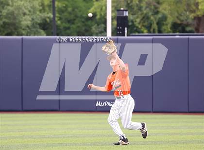 Thumbnail 3 in Rockwall vs. Rockwall-Heath (UIL 6A Regional Finals Game 3) photogallery.