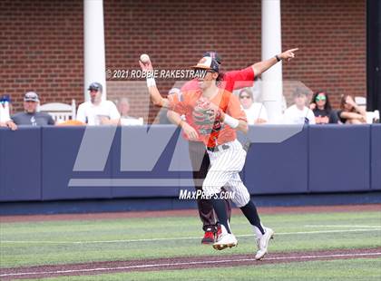 Thumbnail 3 in Rockwall vs. Rockwall-Heath (UIL 6A Regional Finals Game 3) photogallery.