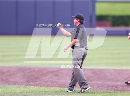Thumbnail 2 in Rockwall vs. Rockwall-Heath (UIL 6A Regional Finals Game 3) photogallery.