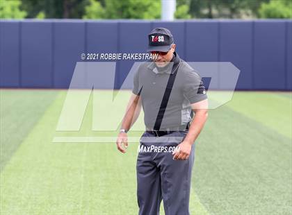 Thumbnail 1 in Rockwall vs. Rockwall-Heath (UIL 6A Regional Finals Game 3) photogallery.