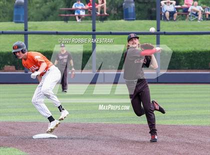 Thumbnail 2 in Rockwall vs. Rockwall-Heath (UIL 6A Regional Finals Game 3) photogallery.