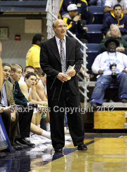 Thumbnail 2 in De La Salle vs. Archbishop Mitty (Martin Luther King Classic) photogallery.