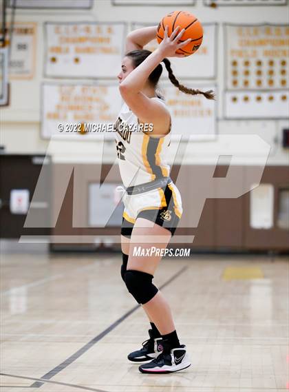 Thumbnail 3 in La Costa Canyon vs. El Dorado (So Cal Holiday Prep Classic) photogallery.