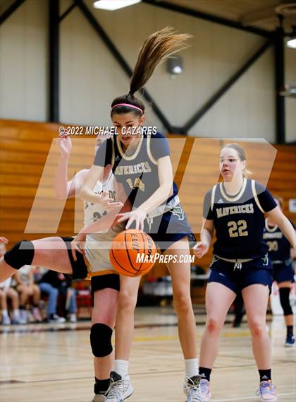 Thumbnail 2 in La Costa Canyon vs. El Dorado (So Cal Holiday Prep Classic) photogallery.