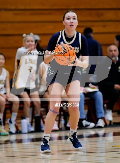 Thumbnail 2 in La Costa Canyon vs. El Dorado (So Cal Holiday Prep Classic) photogallery.