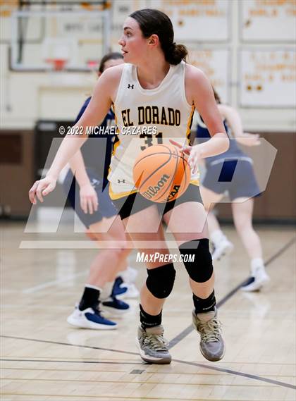 Thumbnail 3 in La Costa Canyon vs. El Dorado (So Cal Holiday Prep Classic) photogallery.