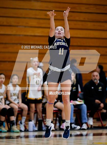 Thumbnail 3 in La Costa Canyon vs. El Dorado (So Cal Holiday Prep Classic) photogallery.