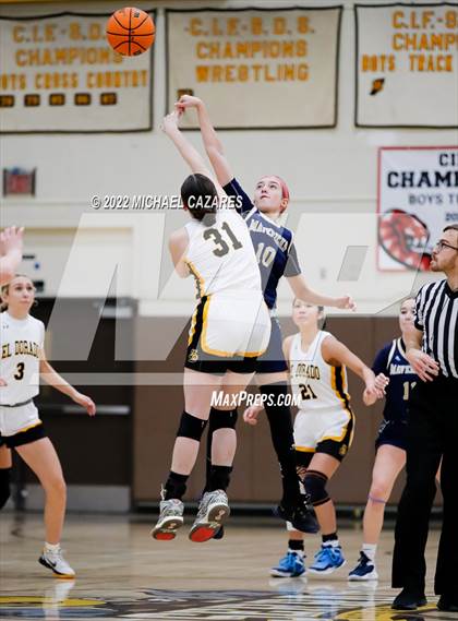 Thumbnail 3 in La Costa Canyon vs. El Dorado (So Cal Holiday Prep Classic) photogallery.