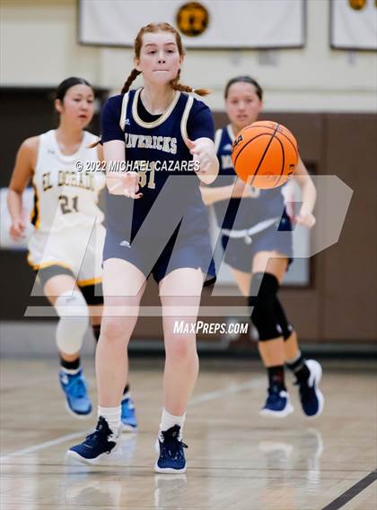 Thumbnail 3 in La Costa Canyon vs. El Dorado (So Cal Holiday Prep Classic) photogallery.