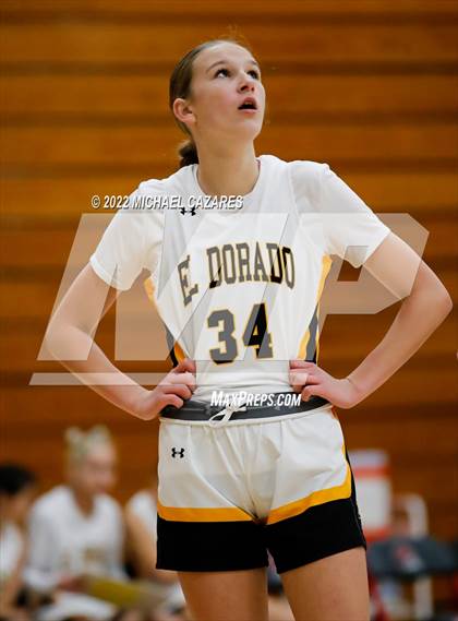 Thumbnail 3 in La Costa Canyon vs. El Dorado (So Cal Holiday Prep Classic) photogallery.