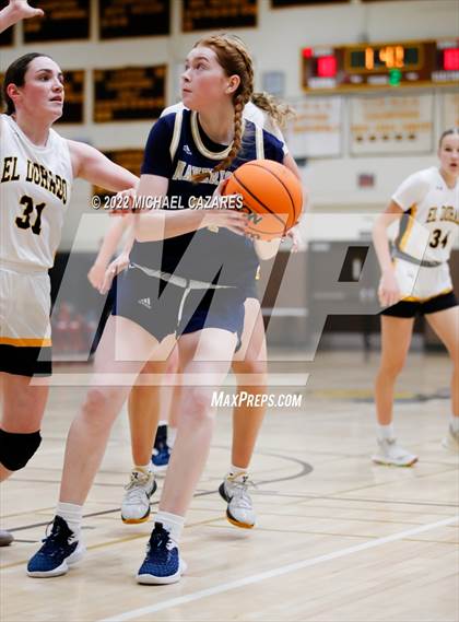 Thumbnail 2 in La Costa Canyon vs. El Dorado (So Cal Holiday Prep Classic) photogallery.