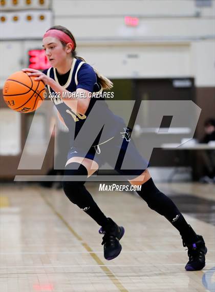 Thumbnail 3 in La Costa Canyon vs. El Dorado (So Cal Holiday Prep Classic) photogallery.