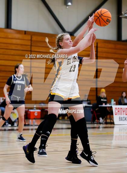 Thumbnail 2 in La Costa Canyon vs. El Dorado (So Cal Holiday Prep Classic) photogallery.