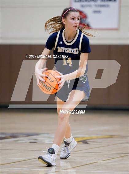 Thumbnail 1 in La Costa Canyon vs. El Dorado (So Cal Holiday Prep Classic) photogallery.