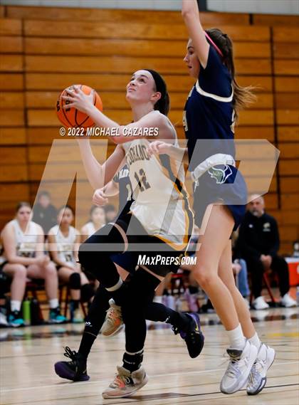 Thumbnail 3 in La Costa Canyon vs. El Dorado (So Cal Holiday Prep Classic) photogallery.