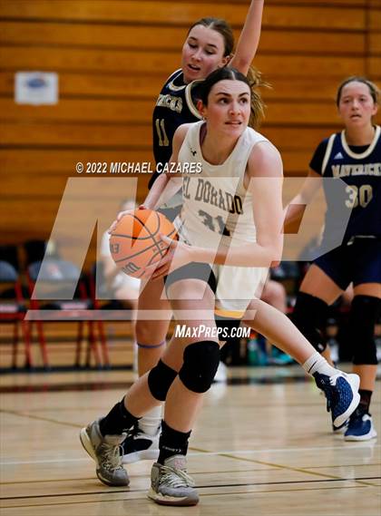 Thumbnail 3 in La Costa Canyon vs. El Dorado (So Cal Holiday Prep Classic) photogallery.