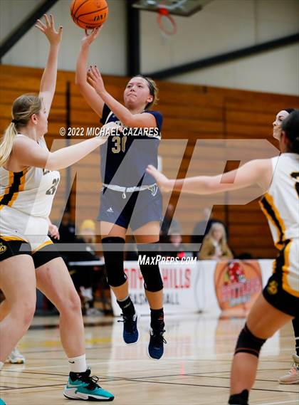 Thumbnail 3 in La Costa Canyon vs. El Dorado (So Cal Holiday Prep Classic) photogallery.