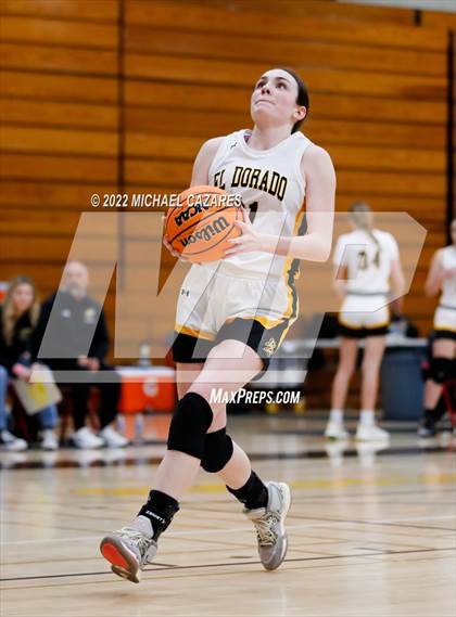 Thumbnail 2 in La Costa Canyon vs. El Dorado (So Cal Holiday Prep Classic) photogallery.