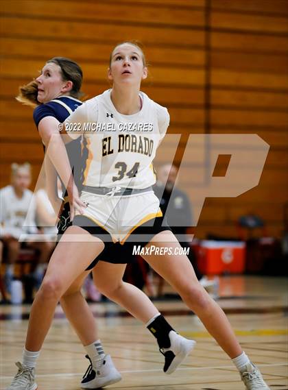 Thumbnail 1 in La Costa Canyon vs. El Dorado (So Cal Holiday Prep Classic) photogallery.