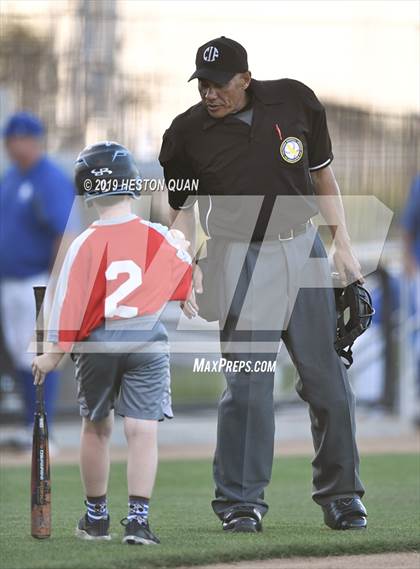 Thumbnail 3 in Dana Hills vs. Mater Dei (Game 2) photogallery.