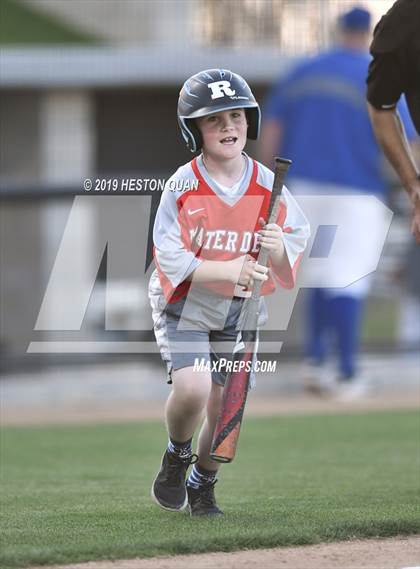Thumbnail 2 in Dana Hills vs. Mater Dei (Game 2) photogallery.