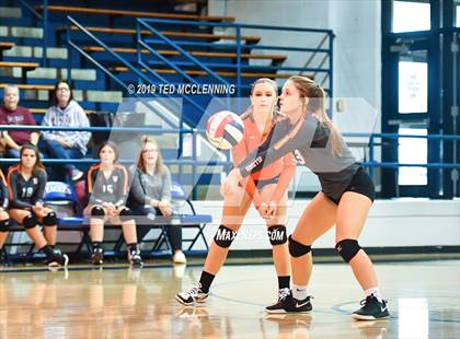 Thumbnail 2 in Perryville vs. Waldron (AAA 3A1st Round Playoff) photogallery.