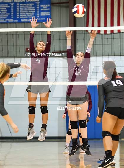 Thumbnail 2 in Perryville vs. Waldron (AAA 3A1st Round Playoff) photogallery.