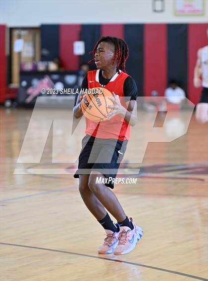 Thumbnail 2 in Tampa Bay Tech vs Mitchell  (The Hoop Vibe - Preseason League) photogallery.