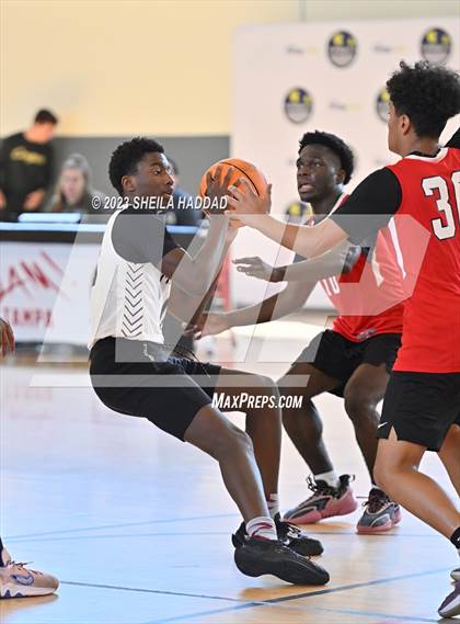 Thumbnail 3 in Tampa Bay Tech vs Mitchell  (The Hoop Vibe - Preseason League) photogallery.