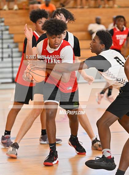 Thumbnail 3 in Tampa Bay Tech vs Mitchell  (The Hoop Vibe - Preseason League) photogallery.