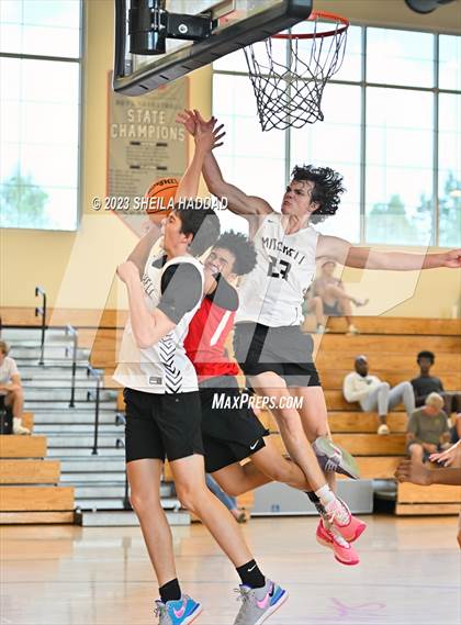 Thumbnail 3 in Tampa Bay Tech vs Mitchell  (The Hoop Vibe - Preseason League) photogallery.