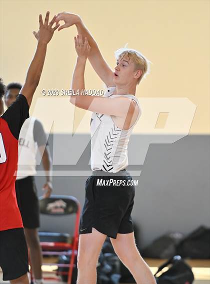 Thumbnail 3 in Tampa Bay Tech vs Mitchell  (The Hoop Vibe - Preseason League) photogallery.