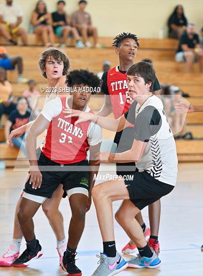 Thumbnail 2 in Tampa Bay Tech vs Mitchell  (The Hoop Vibe - Preseason League) photogallery.