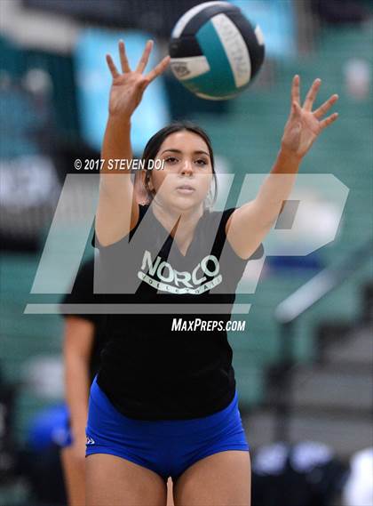 Thumbnail 2 in Norco @ Santiago photogallery.