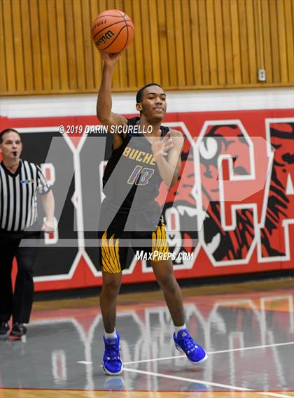 Thumbnail 3 in Buckeye vs. Arcadia (PUHSD Coyote Classic) photogallery.