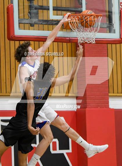 Thumbnail 2 in Buckeye vs. Arcadia (PUHSD Coyote Classic) photogallery.