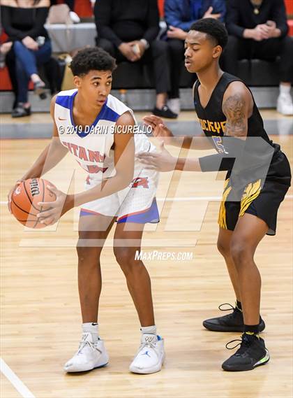 Thumbnail 3 in Buckeye vs. Arcadia (PUHSD Coyote Classic) photogallery.