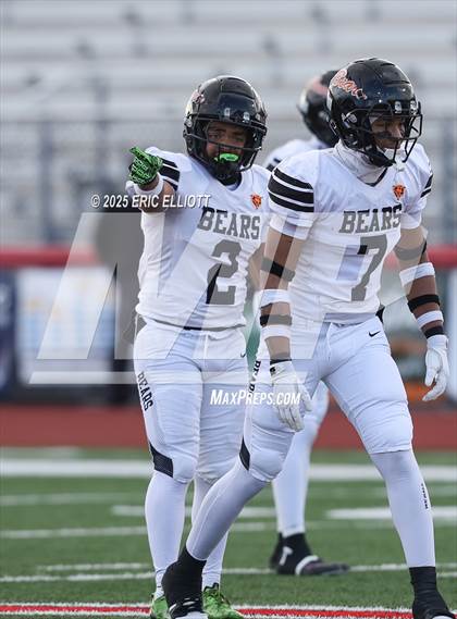 Thumbnail 3 in Clairton vs Bishop Guilfoyle (PIAA 1A Final) photogallery.