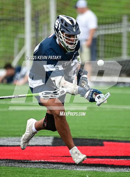 Thumbnail 2 in Staples vs. Ridgefield (CIAC Class LL Semifinal) photogallery.