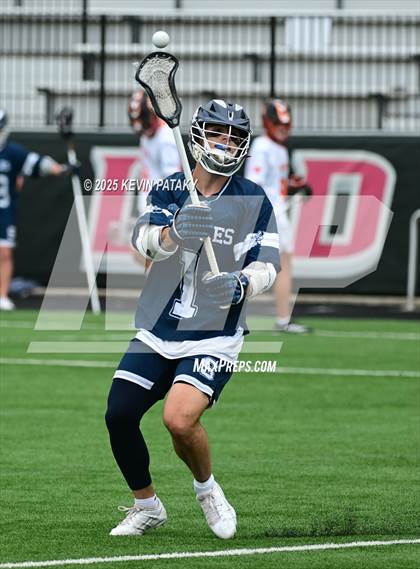 Thumbnail 2 in Staples vs. Ridgefield (CIAC Class LL Semifinal) photogallery.