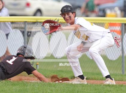 Thumbnail 1 in Arthur-Lovington/Atwood-Hammond vs St. Thomas More (IHSA 2A Round 1) photogallery.